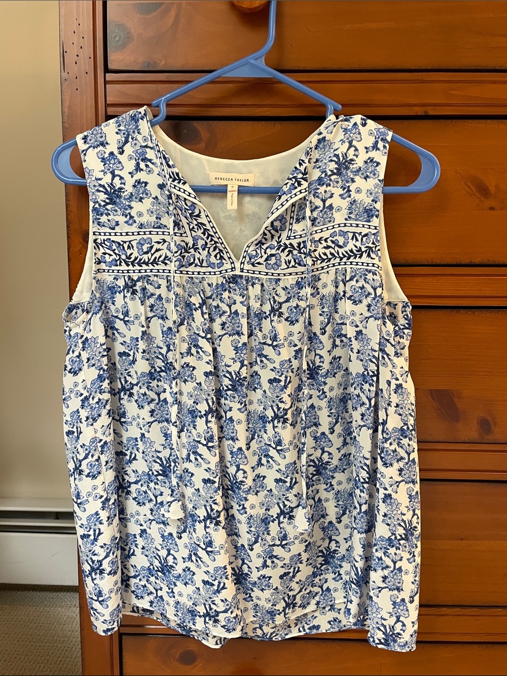 Rebecca Taylor White and Blue Floral Split-Neck Sleeveless Silk Top